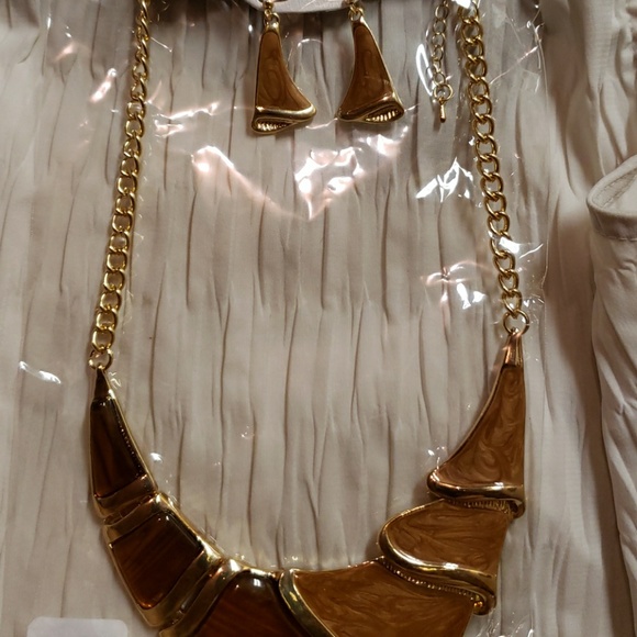 Neckace and earring set - Picture 3 of 3